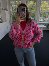 Strickjacke im Leo-Design – Mit Knöpfen – Kratzfrei – One Size pink