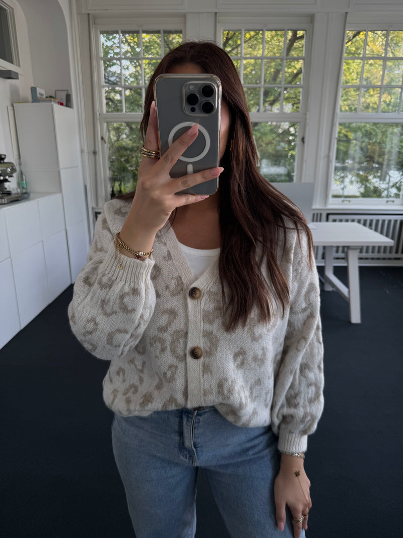 Strickjacke im Leo-Design – Mit Knöpfen – Kratzfrei – One Size BEIGE