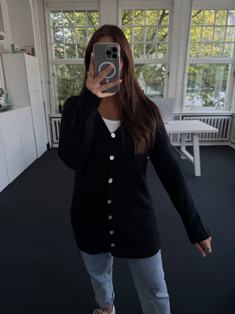 Lange Strickjacke mit Knöpfen – Super Soft – Alpaka-Mix – Kniebedeckend – Offen & Geschlossen tragbar schwarz