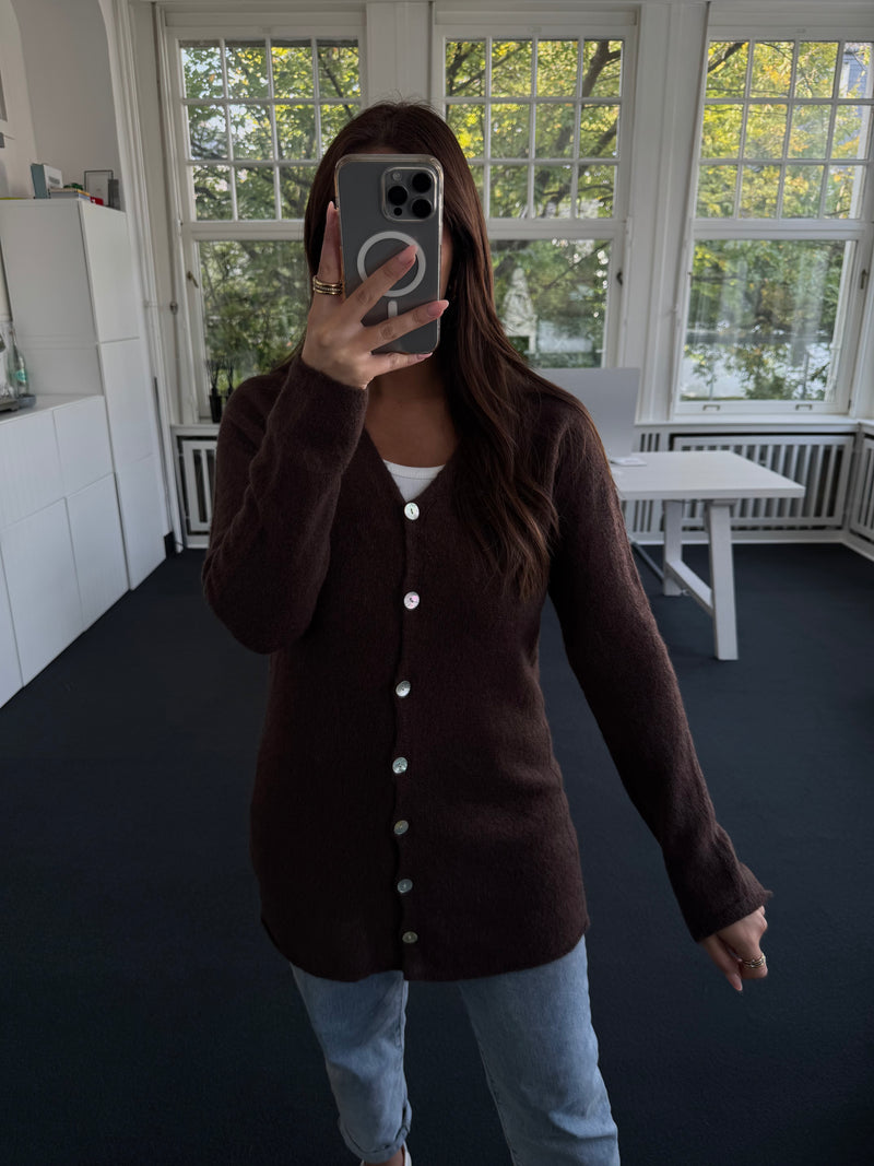 Lange Strickjacke mit Knöpfen – Super Soft – Alpaka-Mix – Kniebedeckend – Offen & Geschlossen tragbar braun