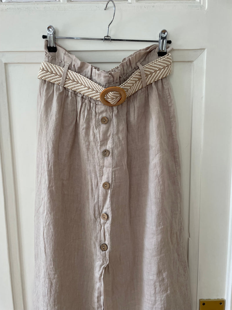 Rock Leinen mit Gürtel und Knöpfen mit Schlitz vorne beige