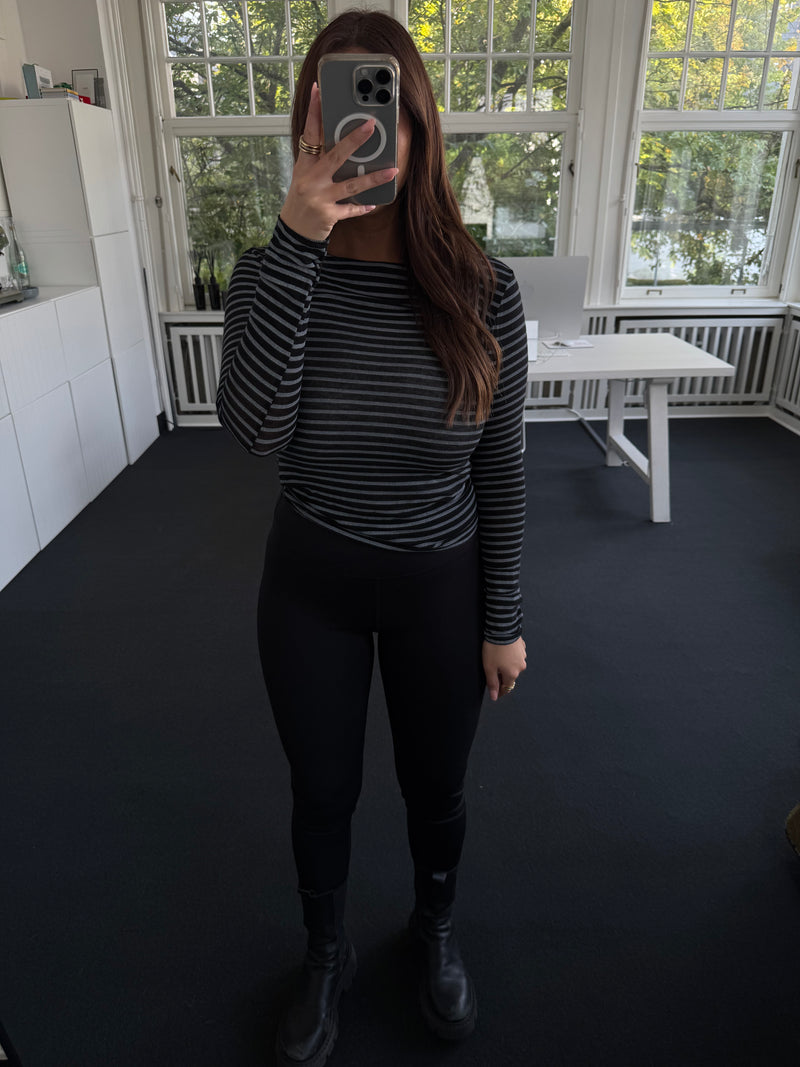 Leggings mit hohem Bund – Glänzender Stoff – Schwarz – Enges Bein – Must-Have schwarz