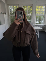 Kurzjacke mit aufgesetzten Brusttaschen – Flauschig – Gummibund – One Size braun