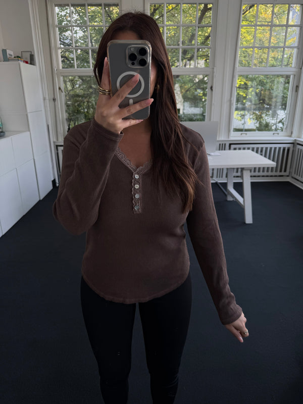 Langarmshirt mit Spitze & Knöpfen – V-Ausschnitt – Gerippt – Braun