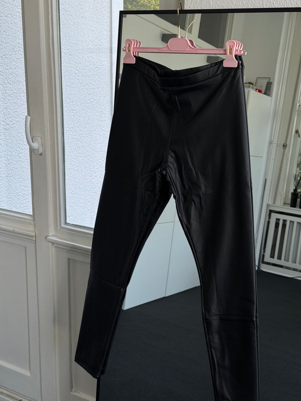 Leggings in Lederoptik – High Waist – Eng geschnitten – Leicht glänzend – 100% Polyurethan