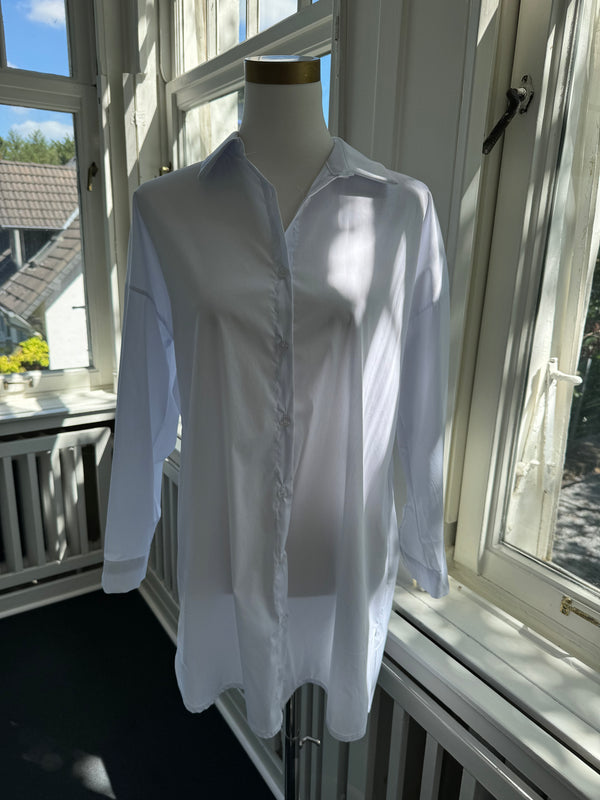 BESTSELLING SHIRT WITH LONG SIDE SLIT IN TWO COLOURS