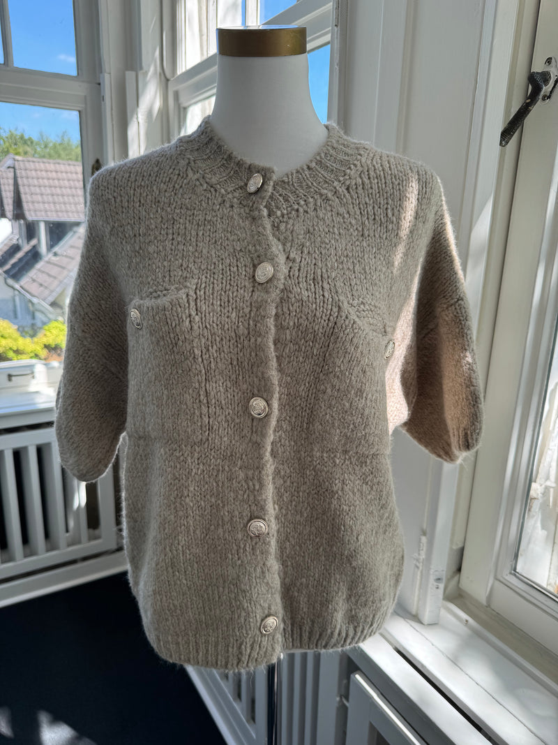 Strickjacke mit goldenen Knöpfen must have beige