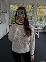 Pullover in Leo-Optik – Beige/Taupe mit Schwarzen Details, One Size
