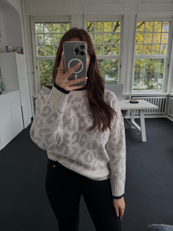 Pullover in Leo-Optik – Beige/Taupe mit Schwarzen Details, One Size