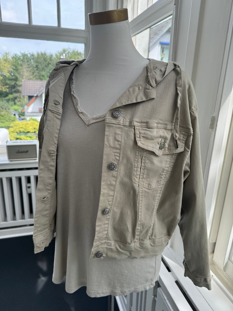 Jacke mit Kapuze und Taschen beige mit Größe