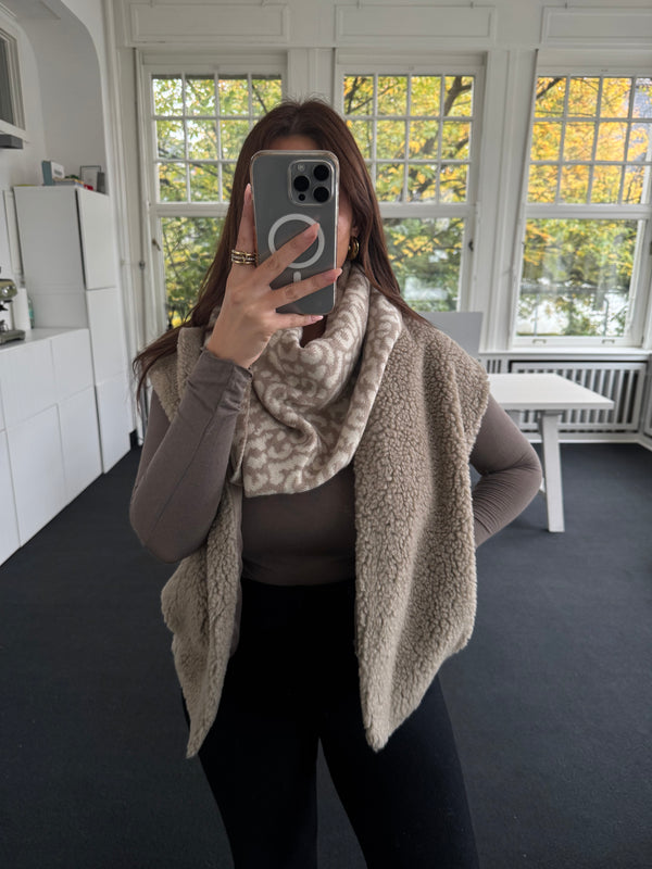 DREIECKSSCHAL MIT LEOPRINT – WEICH & KRATZFREI AUS 100% VISKOSE beige
