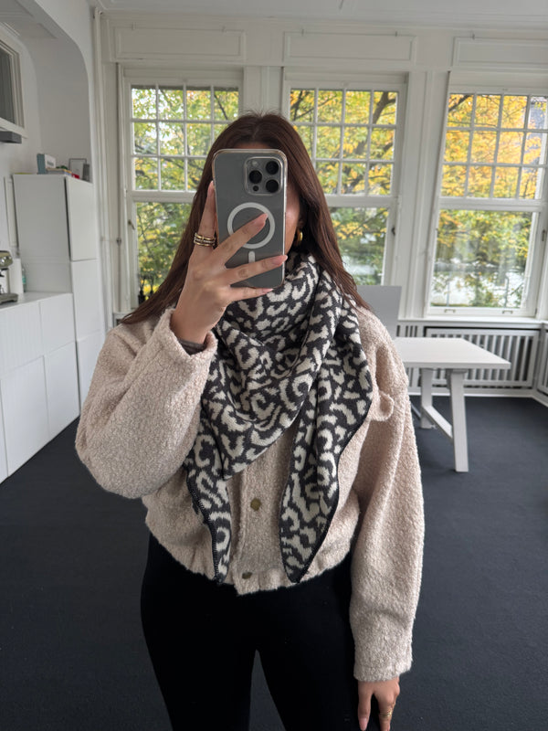 DREIECKSSCHAL MIT LEOPRINT – WEICH & KRATZFREI AUS 100% VISKOSE