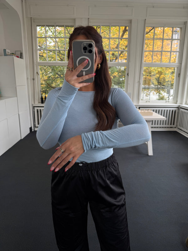 Figurbetontes Kaschmir-Shirt – One Size – Weicher Stretchstoff babyblau