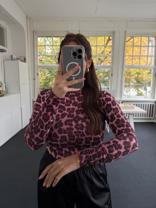 Kaschmir-Shirt mit Leo-Muster – Figurbetont – One Size bordeaux/rosa