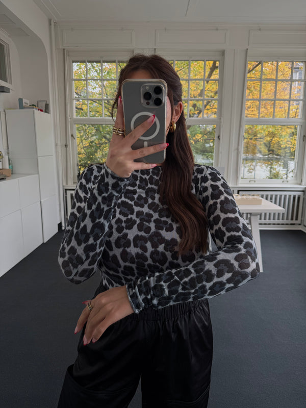 Kaschmir-Shirt mit Leo-Muster – Figurbetont – One Size grau