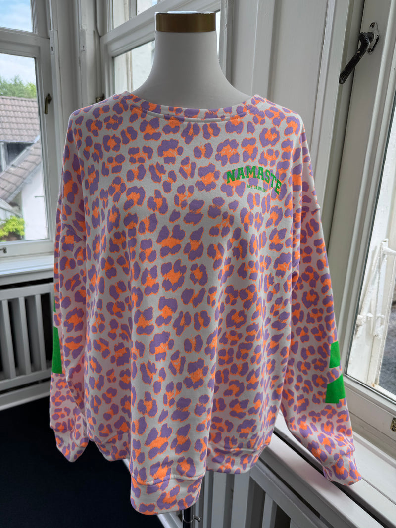 Sweatshirt Namaste leo flieder/grün