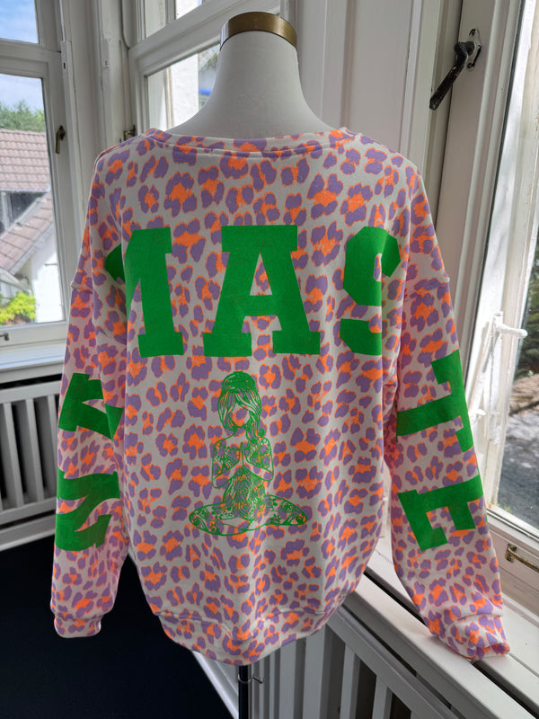 Sweatshirt Namaste leo flieder/grün