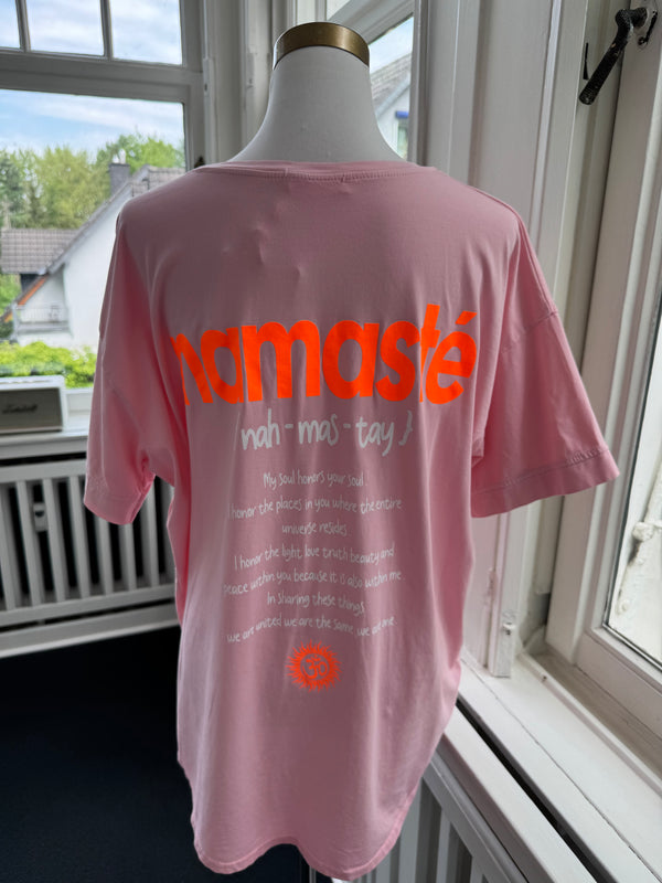 T-shirt Namaste oversized rosa