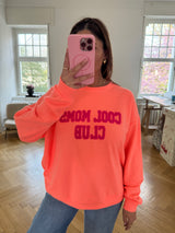 Neon Orange Sweatshirt „Cool Moms Club“ – Pinke Schrift – Baumwolle/Polyester – One Size (36–40)