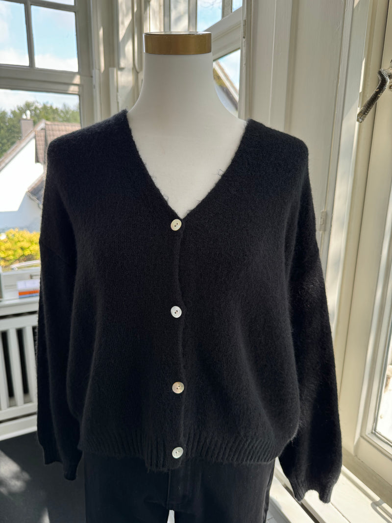 STRICKJACKE SOFT MUST HAVE SCHWARZ