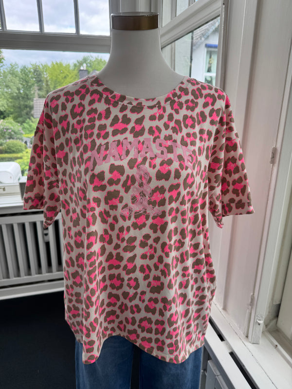 T-Shirt Namaste leo grün/pink
