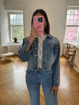 Stretch Jeansjacke mit Fransen & Brusttaschen – Limitierte Edition