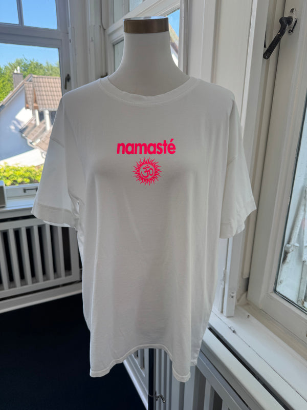 T-shirt Namaste oversized weiß/pink