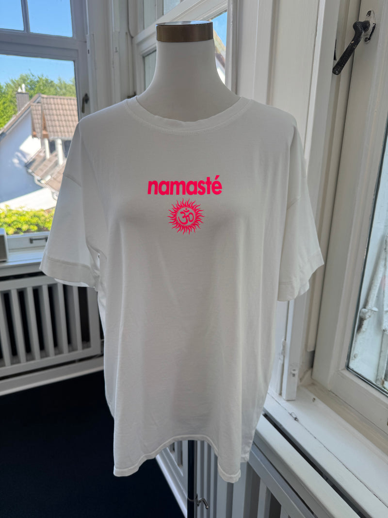 T-shirt Namaste oversized weiß/pink