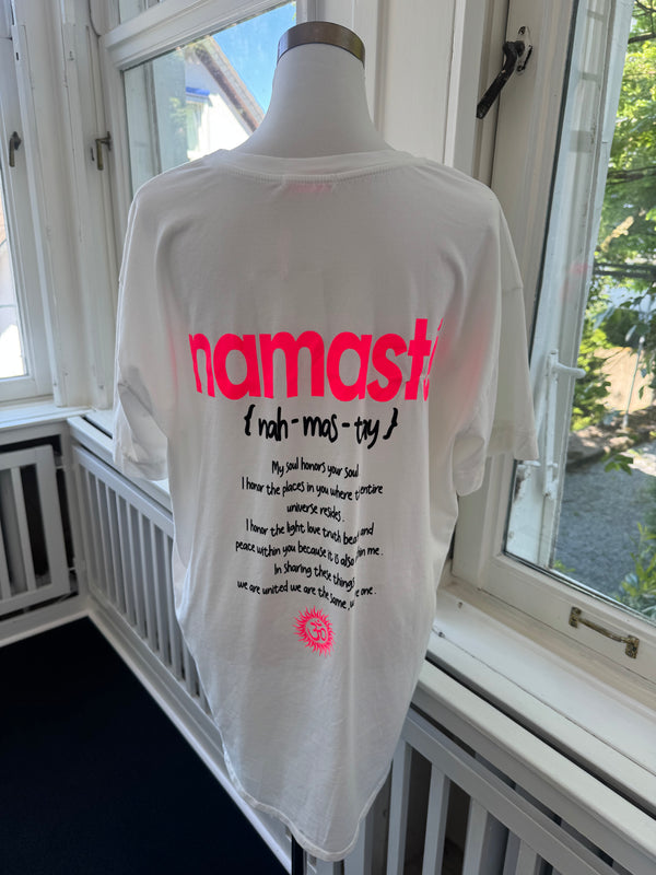 T-shirt Namaste oversized weiß/pink