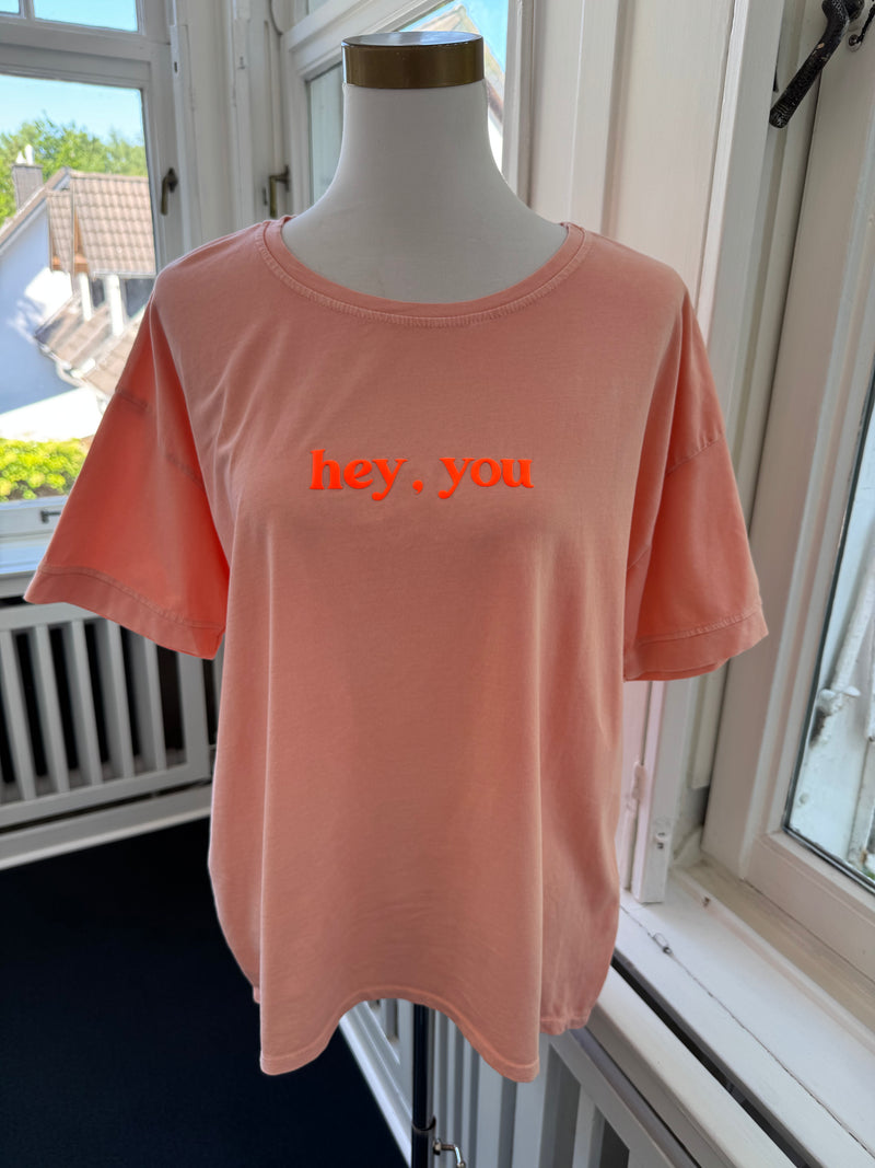 T-shirt hey you oversized peach
