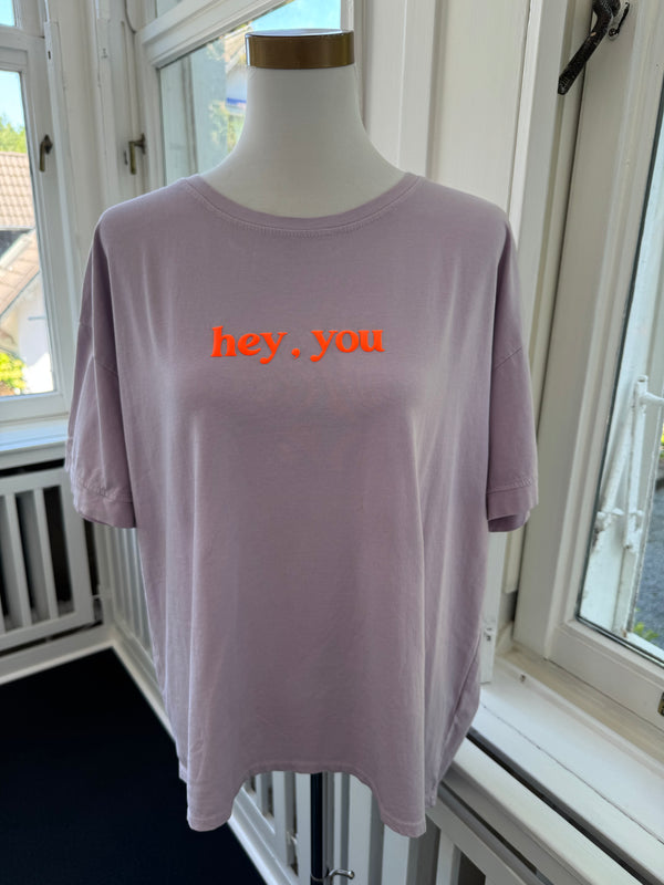 T-shirt hey you oversized flieder
