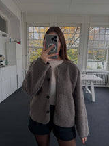 Teddyjacke mit Knöpfen & Taschen – Leichter Wollmix | Kuschelig & Stylisch taupe