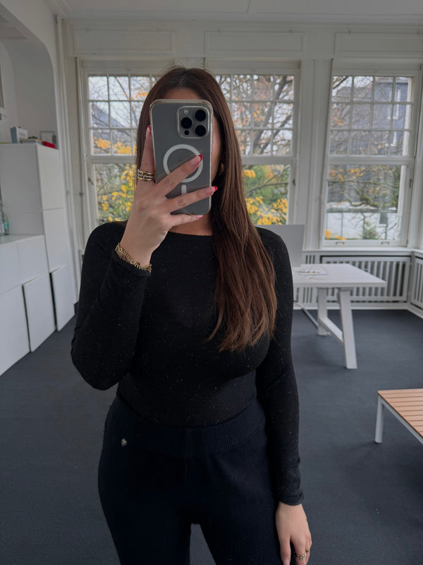 Shirt mit Glitzer – figurbetont – One Size (36–40) schwarz