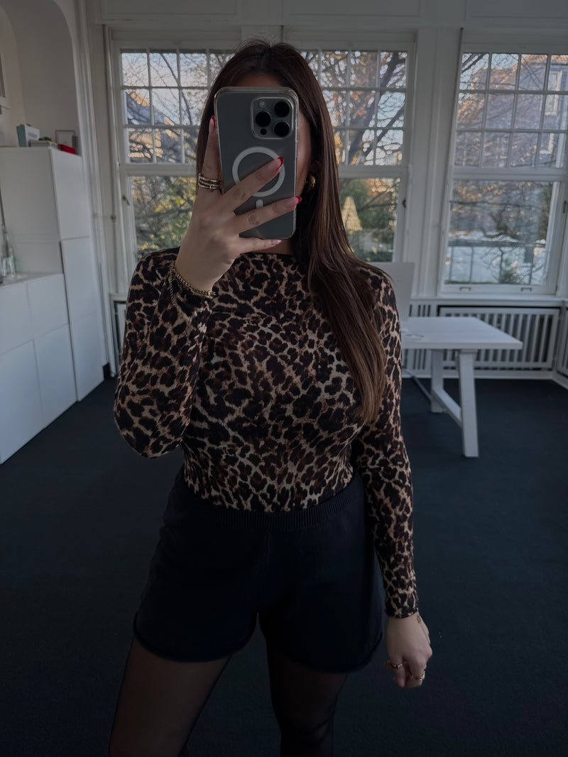 Figurbetontes Kaschmir-Style Shirt mit Leo-Muster – Leo Beige