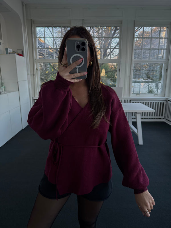 Wunderschönes Wickeloberteil mit Ballonärmeln – super soft & bequem bordeaux