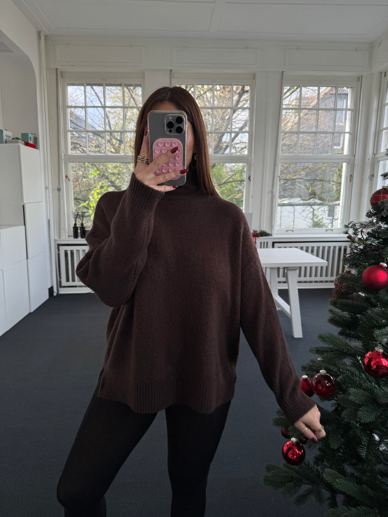 Strickpullover mit Stehkragen – Longfit hinten, kürzer vorne, Seitenschlitz – One Size (36–42) braun