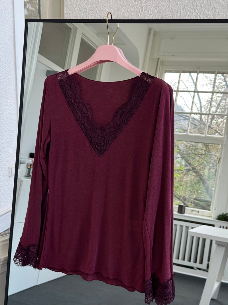 Kaschmir-Style Shirt mit Spitze und V-Ausschnitt – One Size (36–40) bordeaux
