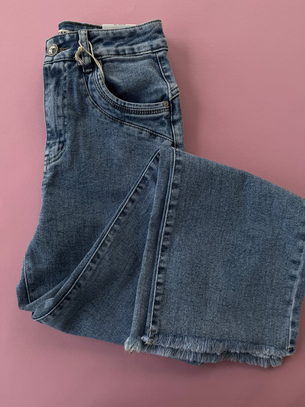 Jeans Karostar mit einem Knopf ausgefranstem Bein blue