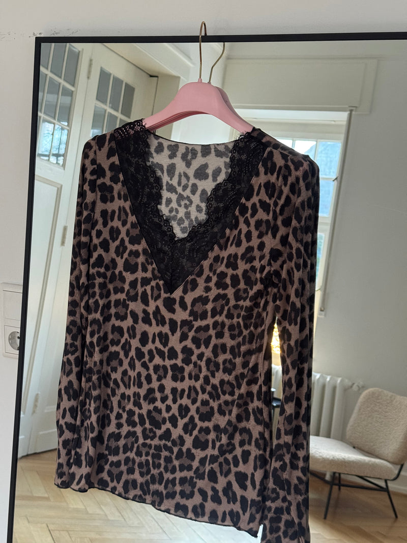 Elegantes Kaschmir-Style Shirt mit Leo-Muster und femininer Spitze schwarz/beige