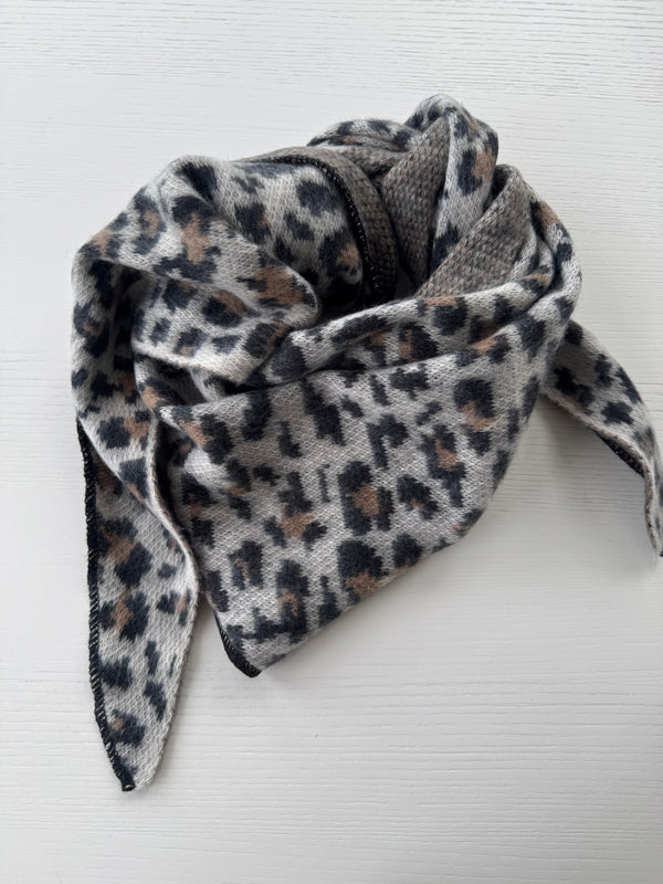 Weiches Dreieckstuch im Leo-Look – 80% Viskose, 20% Wolle, kuschelig & leicht beige/ braun