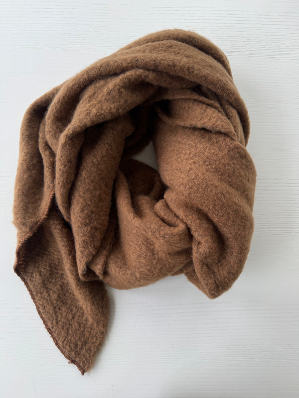 Kuscheliger Rechteckschal aus 100% Viskose – weich, warm & anschmiegsam camel