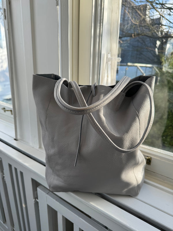 Tasche must have leather grau