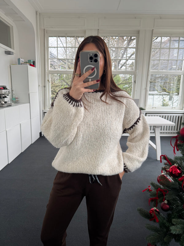 Beiges Strickoberteil mit braunen Kontrast-Details – Kastiger Schnitt – One Size (36–42)