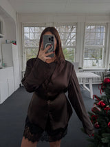 Seidiger Braun-Blazer mit 3 Knöpfen – Bindbar vorne oder hinten – One Size (36–40) – Glänzend & festlich