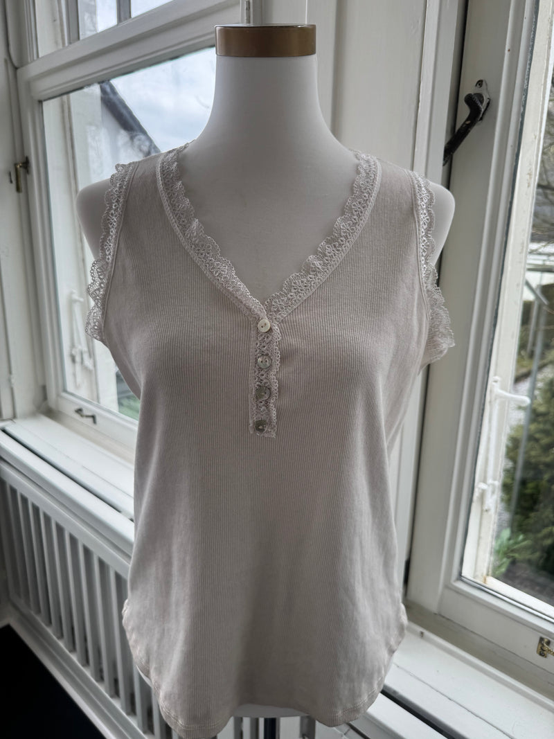 Top gerippt mit Spitze und Knöpfen beige
