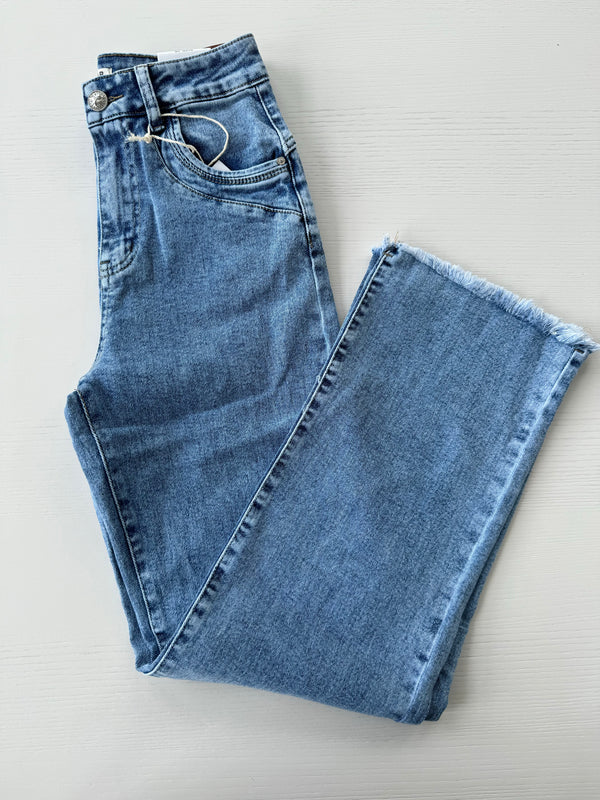 Jeans Karostar mit einem Knopf ausgefranstem Bein blue