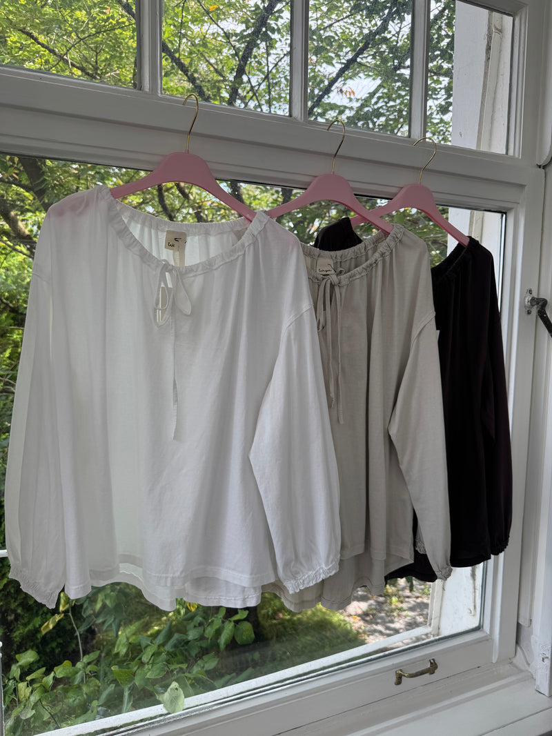 Bluse mit Bändchen 100% Baumwolle