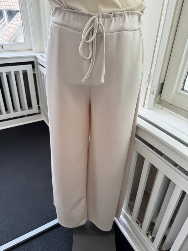 Hose mit Gummibund soft beige