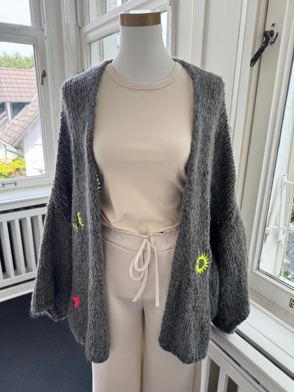 Strickjacke love grau