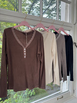 Langarmshirt spitze mit knöpfen